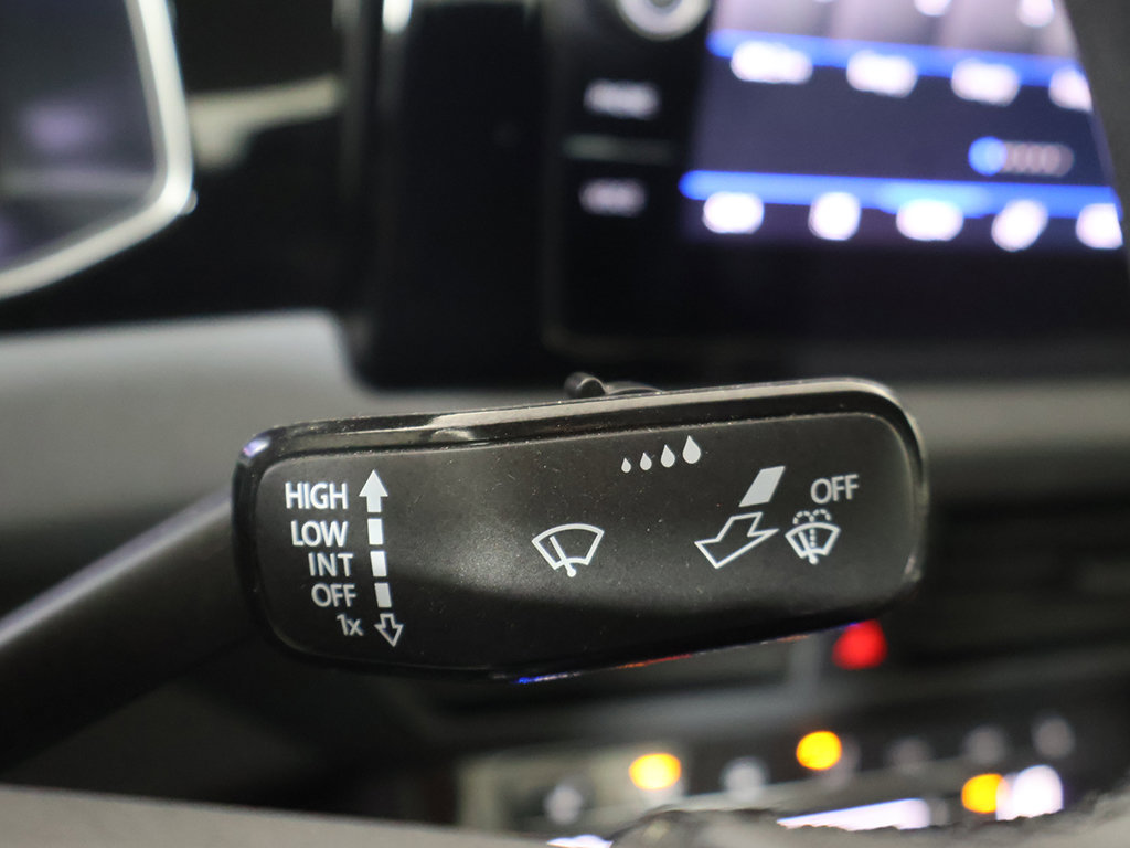 Used 2025 Volkswagen Jetta SE FWD image 36