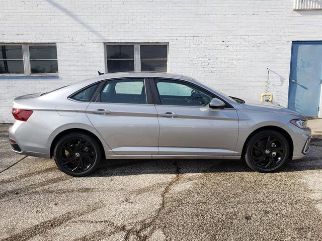 New 2026 Volkswagen Jetta SE image 2