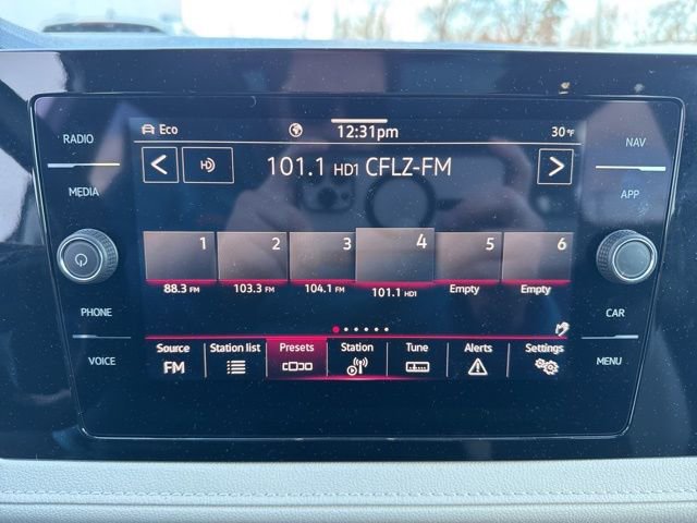 Certified 2025 Volkswagen Taos SEL w/ Black Wheel Plus Package image 16