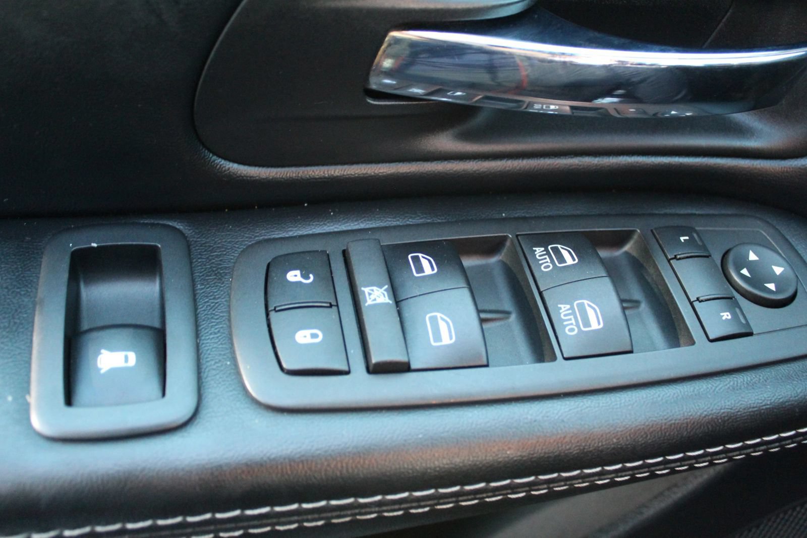 Used 2019 Dodge Grand Caravan SE FWD image 16