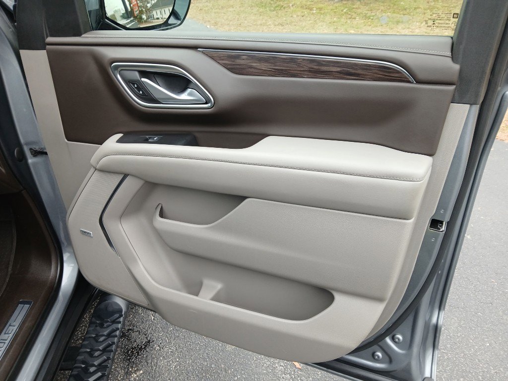 Used 2022 Chevrolet Suburban Z71 w/ Luxury Package image 33