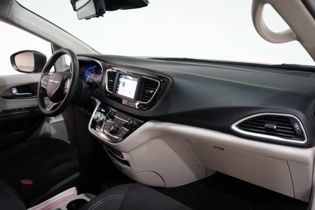 Used 2023 Chrysler Voyager LX FWD image 16