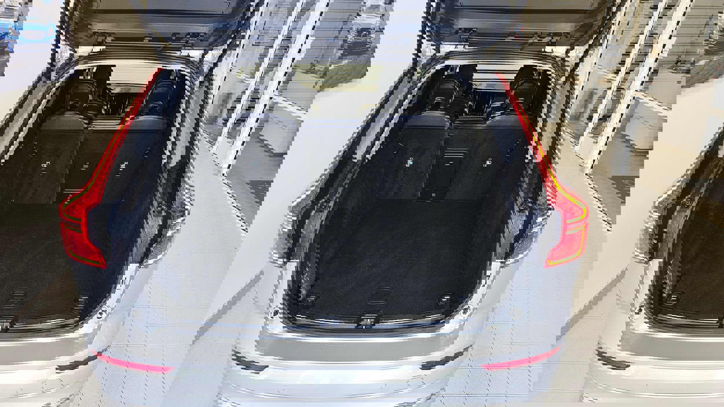 Certified 2022 Volvo XC60 B6 Inscription w/ Climate Package image 12