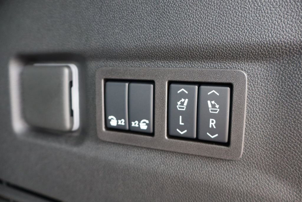 New 2025 Chevrolet Suburban Premier image 42