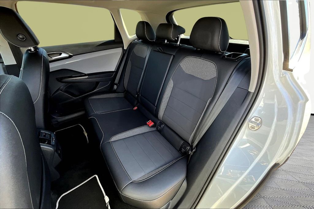 Used 2023 Volkswagen Taos SE image 28