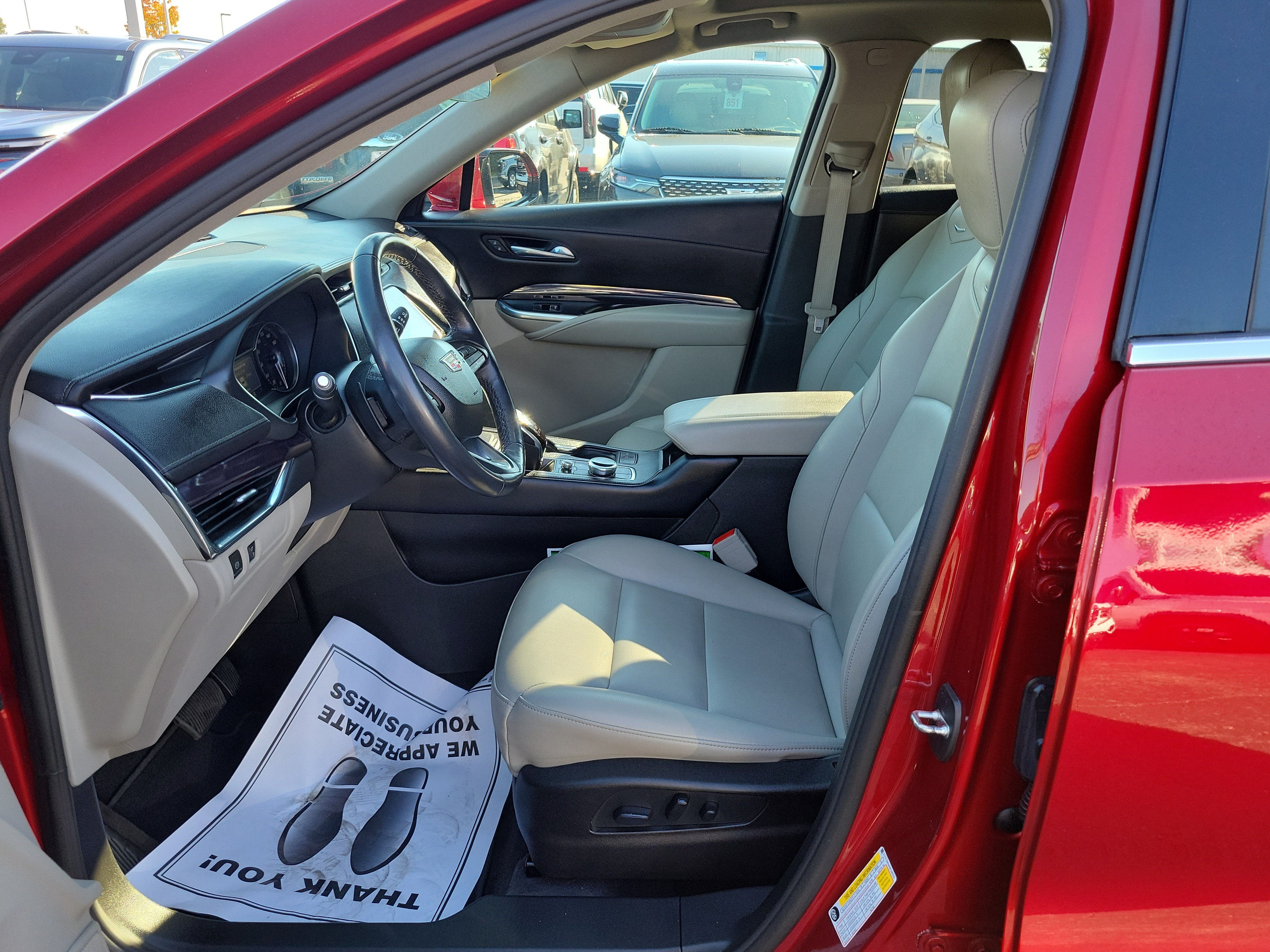 Used 2022 Cadillac XT4 Luxury w/ Cold Weather Package AWD/4WD image 17