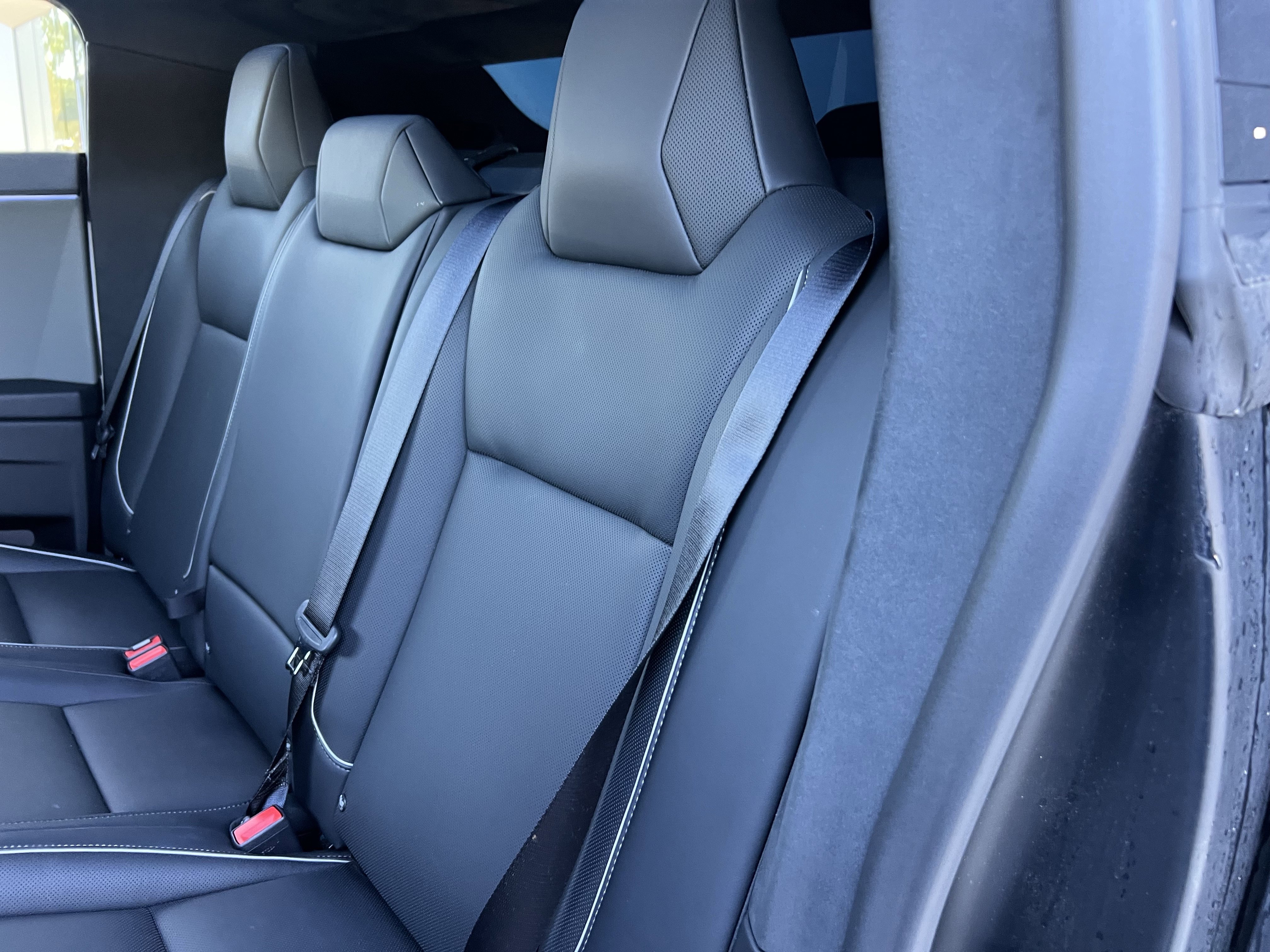 Used 2024 Tesla Cybertruck AWD Crew Cab image 29