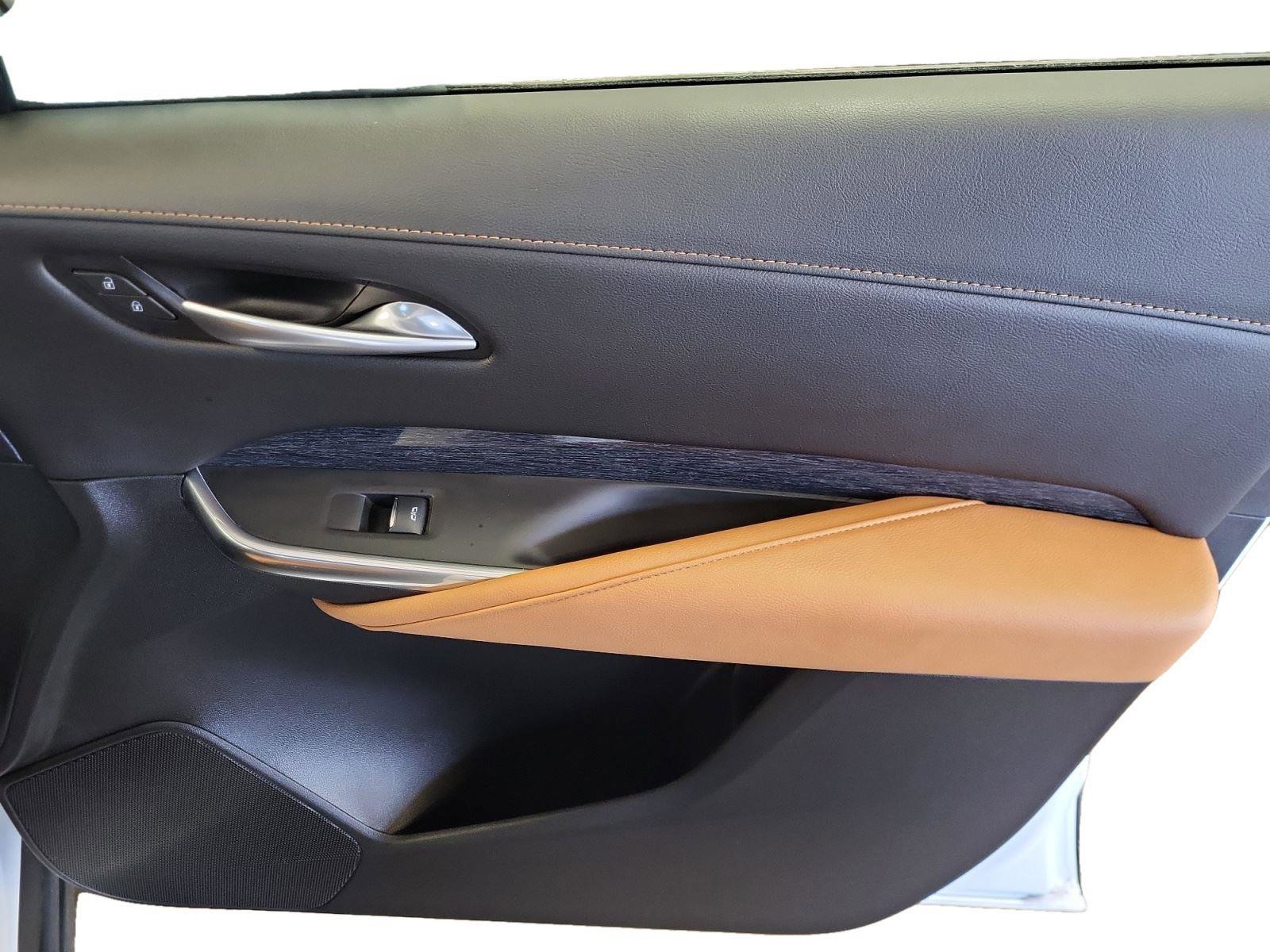 Used 2024 Cadillac XT4 Premium Luxury w/ Technology Package image 15