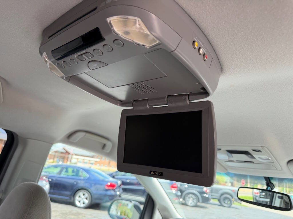 Used 2011 Toyota Sienna LE w/ Towing Pkg FWD image 18