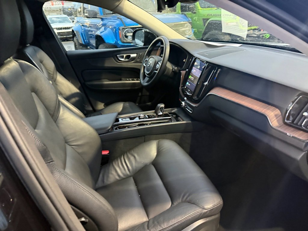 Used 2024 Volvo XC60 B5 Plus image 13