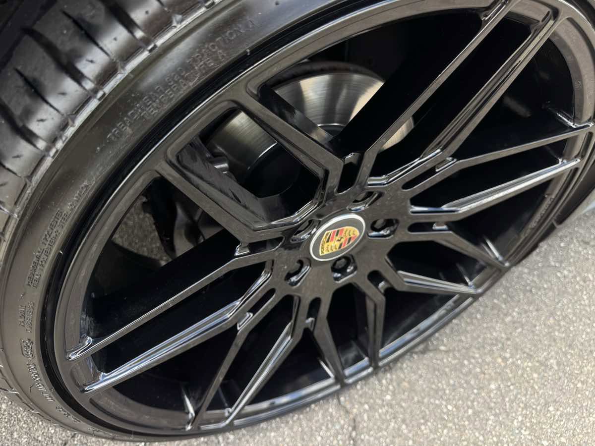 Used 2020 Porsche Panamera image 30
