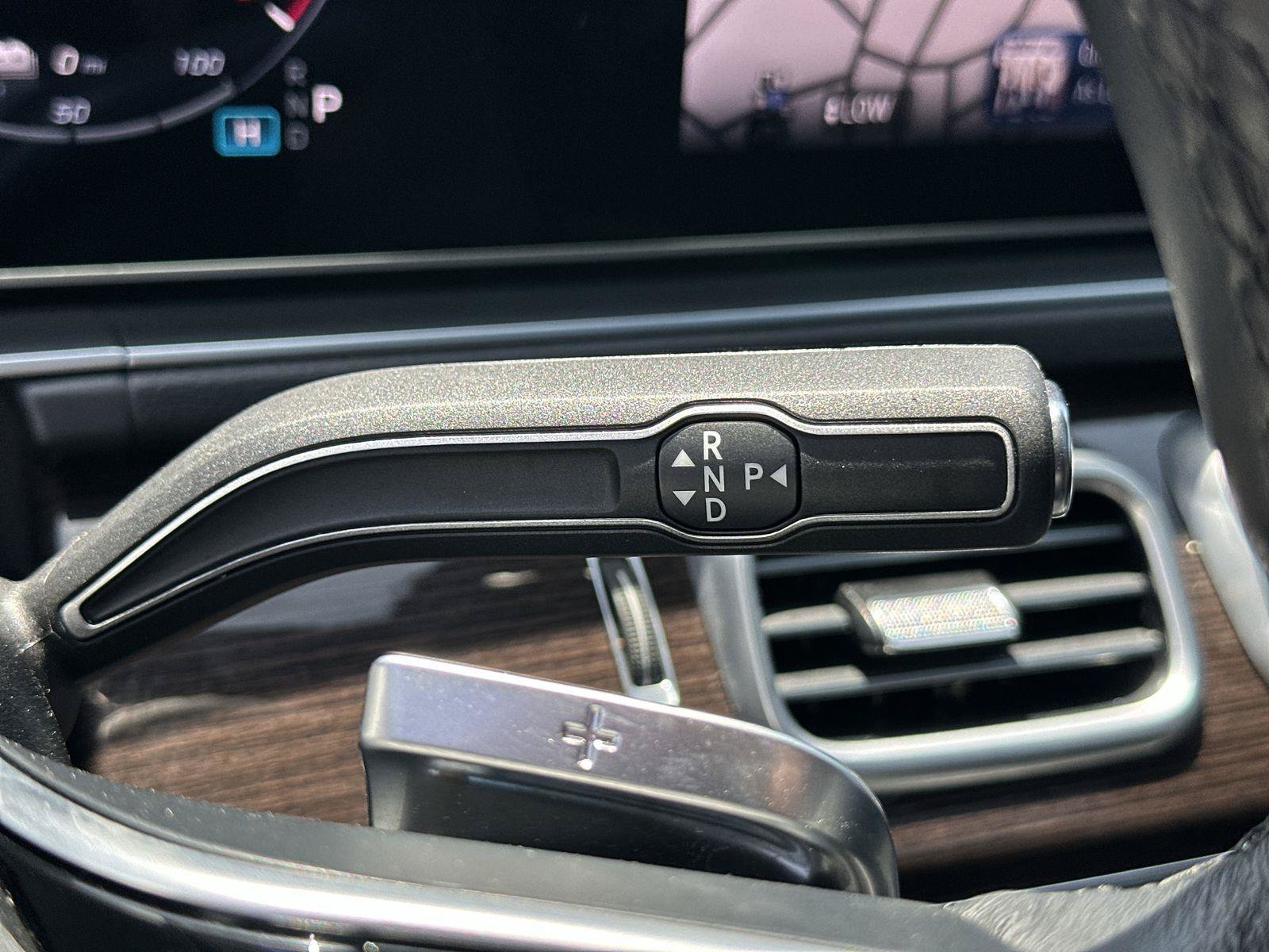 Used 2025 Mercedes-Benz GLE 450e 4MATIC w/ Driver Assistance Package image 15