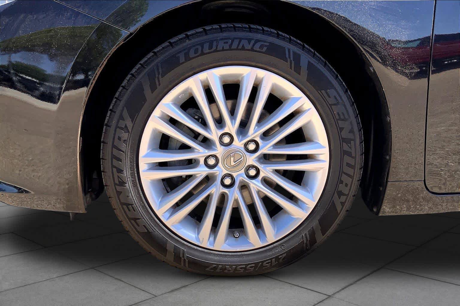 Used 2014 Lexus ES 350 w/ Luxury Package FWD image 10