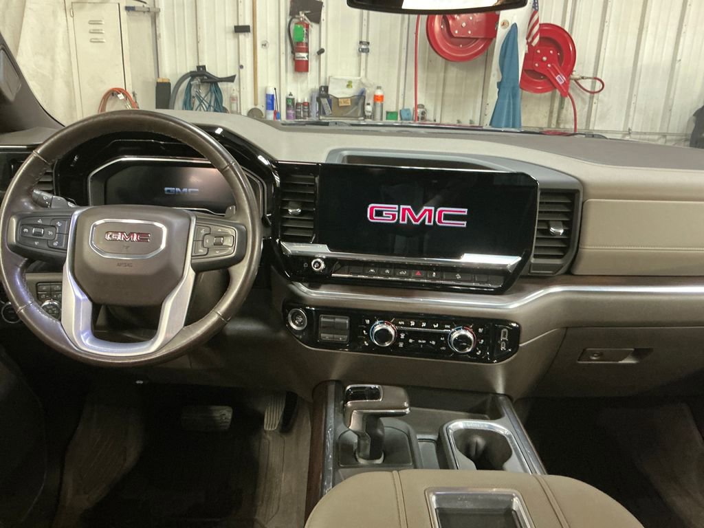 Used 2022 GMC Sierra 1500 SLT w/ SLT Premium Package AWD/4WD image 18