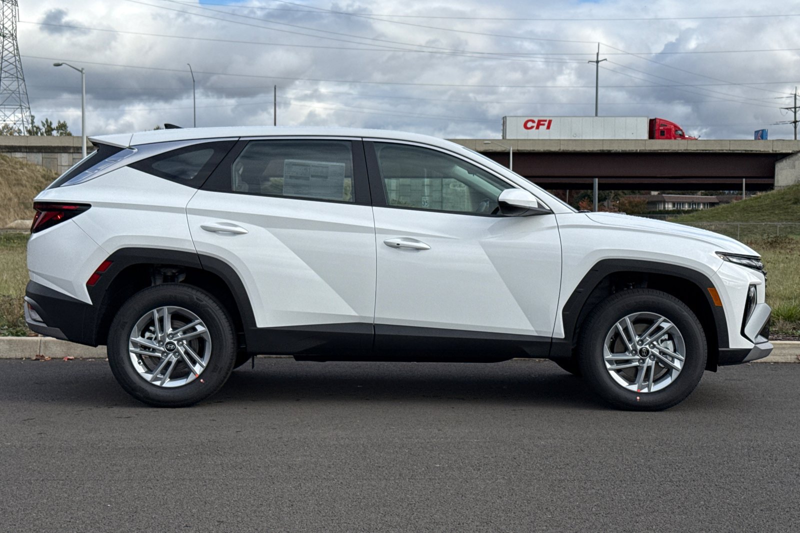 New 2026 Hyundai Tucson SE AWD/4WD image 2