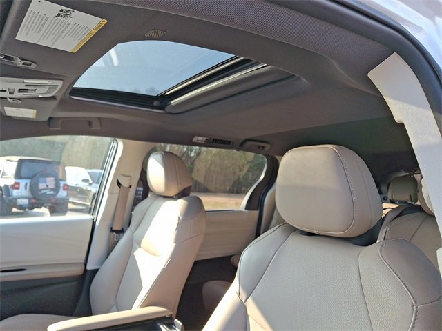Used 2022 Toyota Sienna XLE image 15