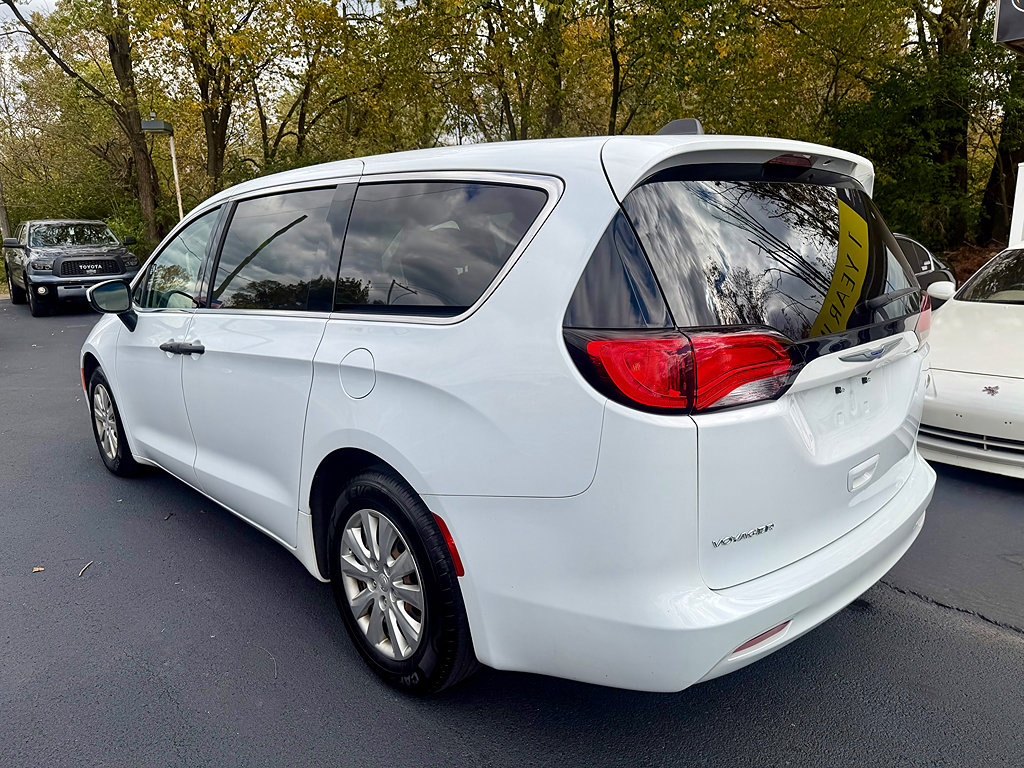 Used 2020 Chrysler Voyager L FWD image 6