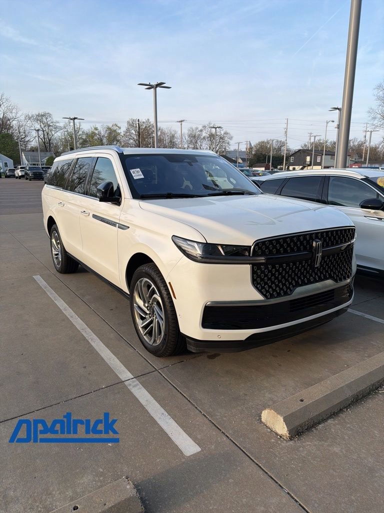 Used 2025 Lincoln Navigator L Reserve image 1