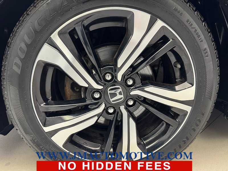 Used 2017 Honda Civic Touring image 9