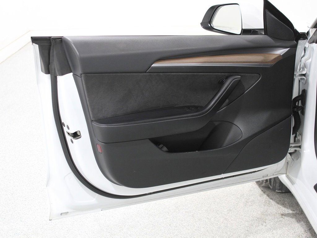 Used 2021 Tesla Model 3 Standard Range Plus image 4