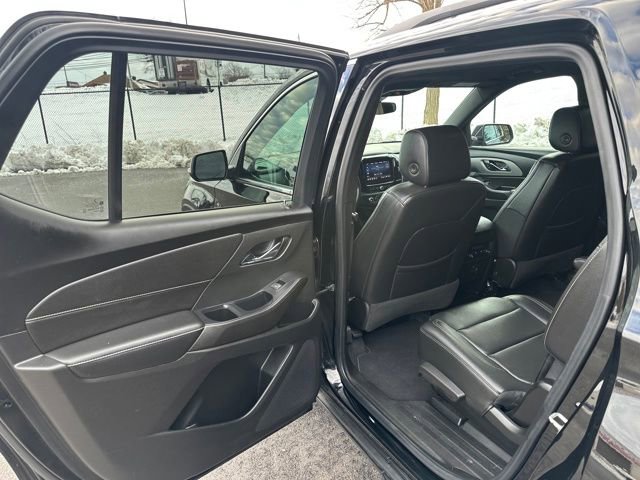 Used 2022 Chevrolet Traverse LT image 21