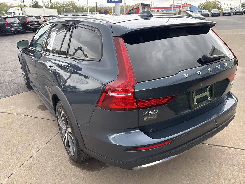 Certified 2025 Volvo V60 B5 Cross Country Plus AWD/4WD image 9