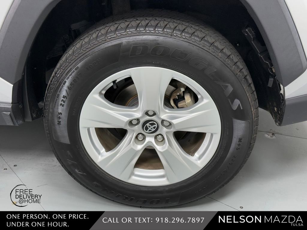 Used 2020 Toyota RAV4 XLE FWD image 12