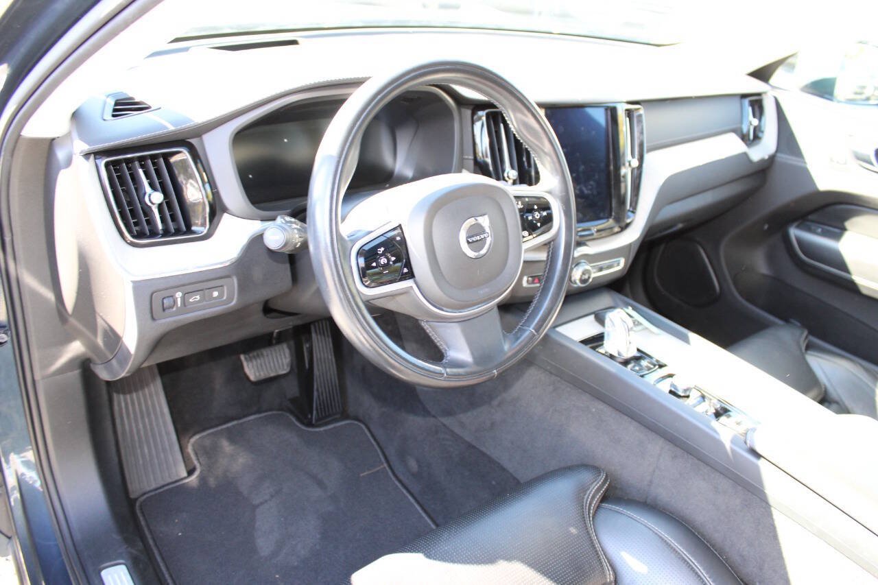 Used 2018 Volvo XC60 T8 Inscription w/ Luxury Seat Package AWD/4WD image 13