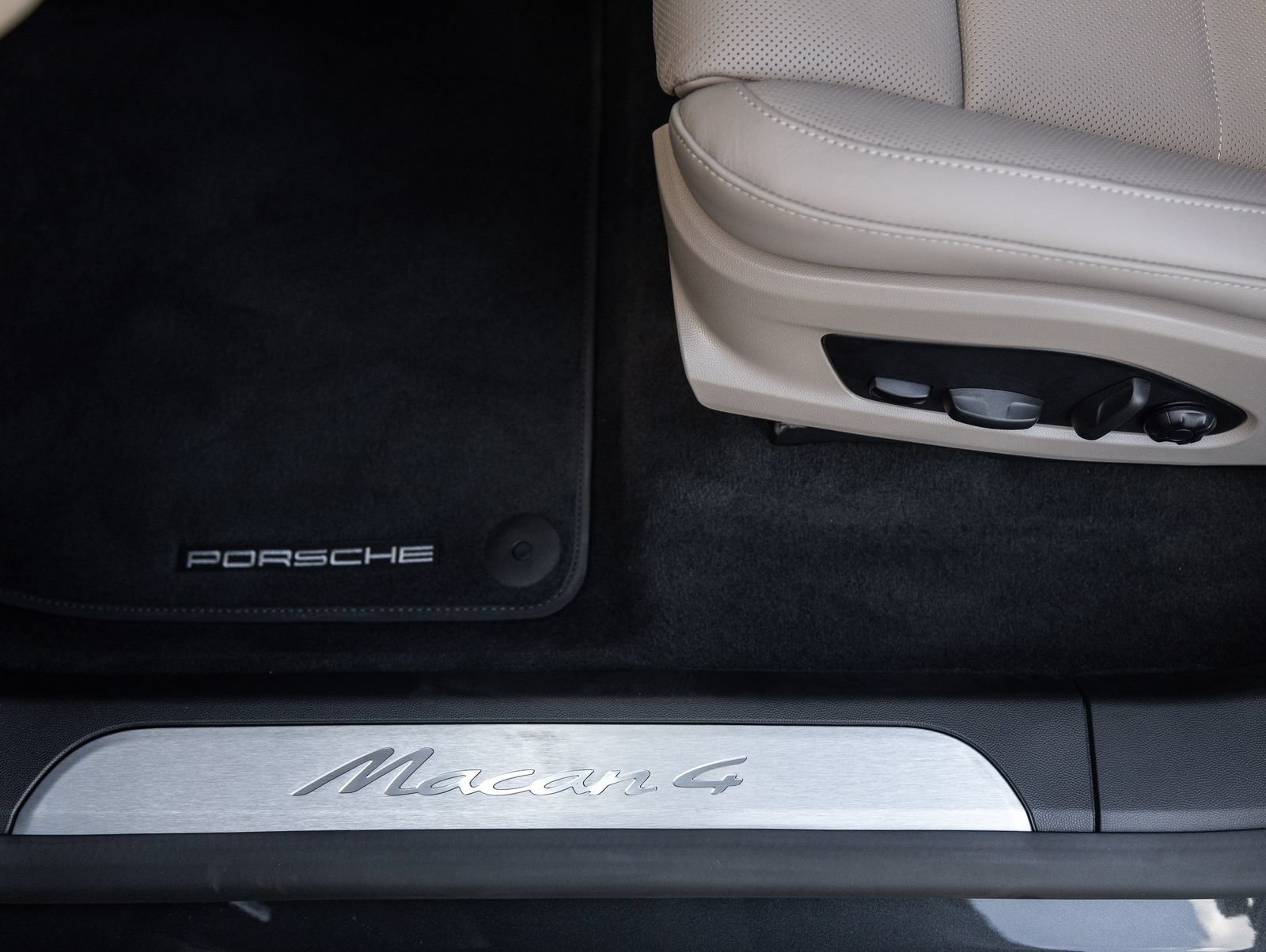 Certified 2026 Porsche Macan 4 Electric AWD/4WD image 22