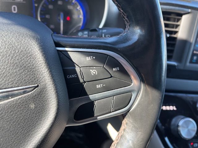 Used 2020 Chrysler Pacifica Touring-L image 34