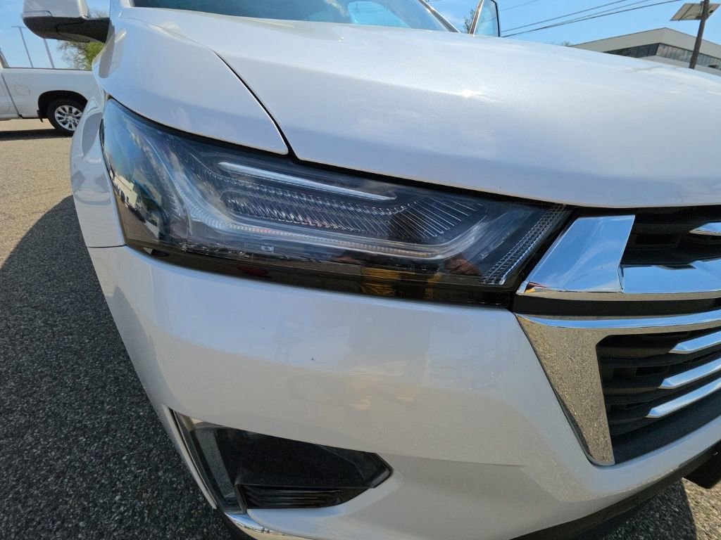 Used 2023 Chevrolet Traverse LT image 35