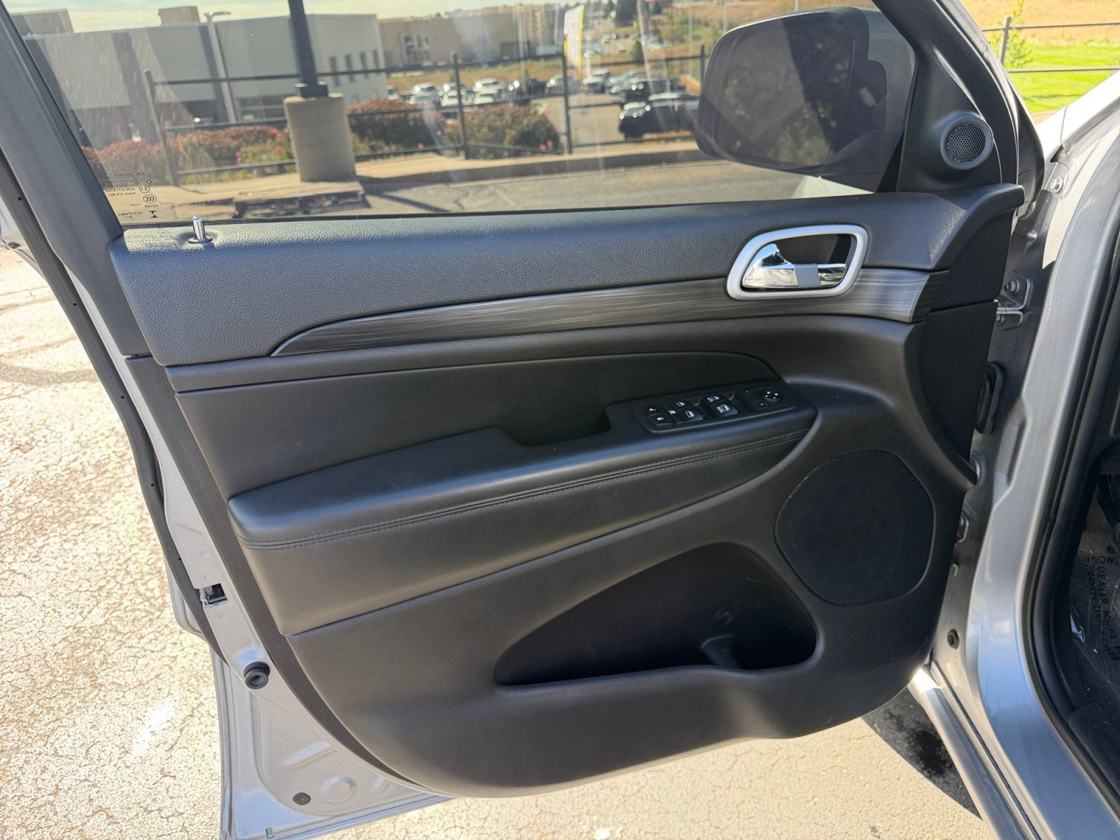 Used 2019 Jeep Grand Cherokee Altitude AWD/4WD image 13