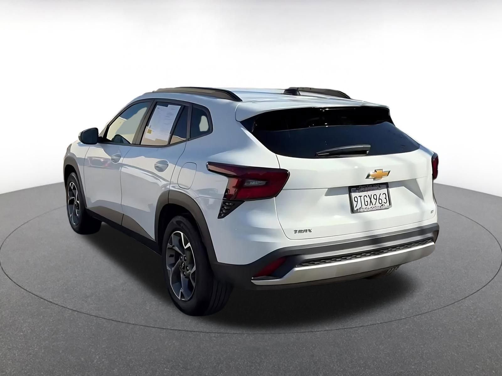 Used 2025 Chevrolet Trax LT w/ LT Convenience Package image 11