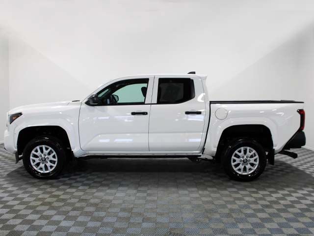 Certified 2024 Toyota Tacoma SR AWD/4WD image 3