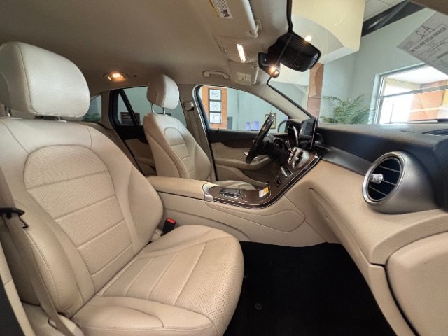 Used 2022 Mercedes-Benz GLC 300 4MATIC image 10
