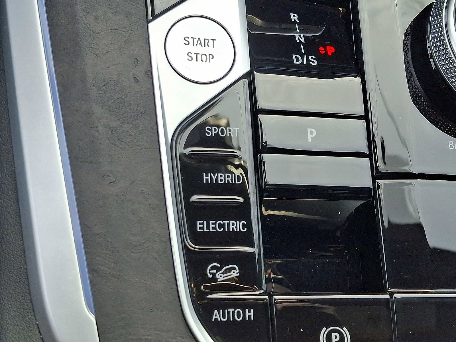 Used 2025 BMW X5 xDrive50e w/ Premium Package image 24