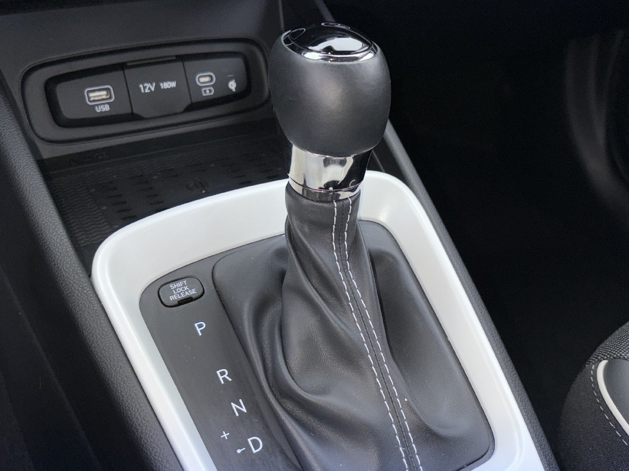 Used 2025 Hyundai Venue Limited FWD image 6