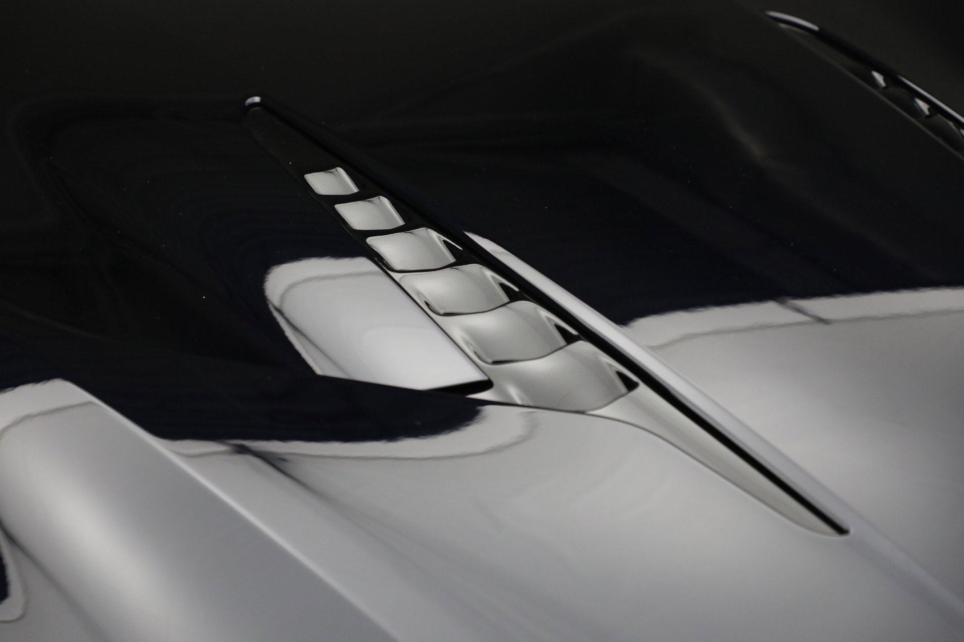 New 2025 Aston Martin Vanquish image 30