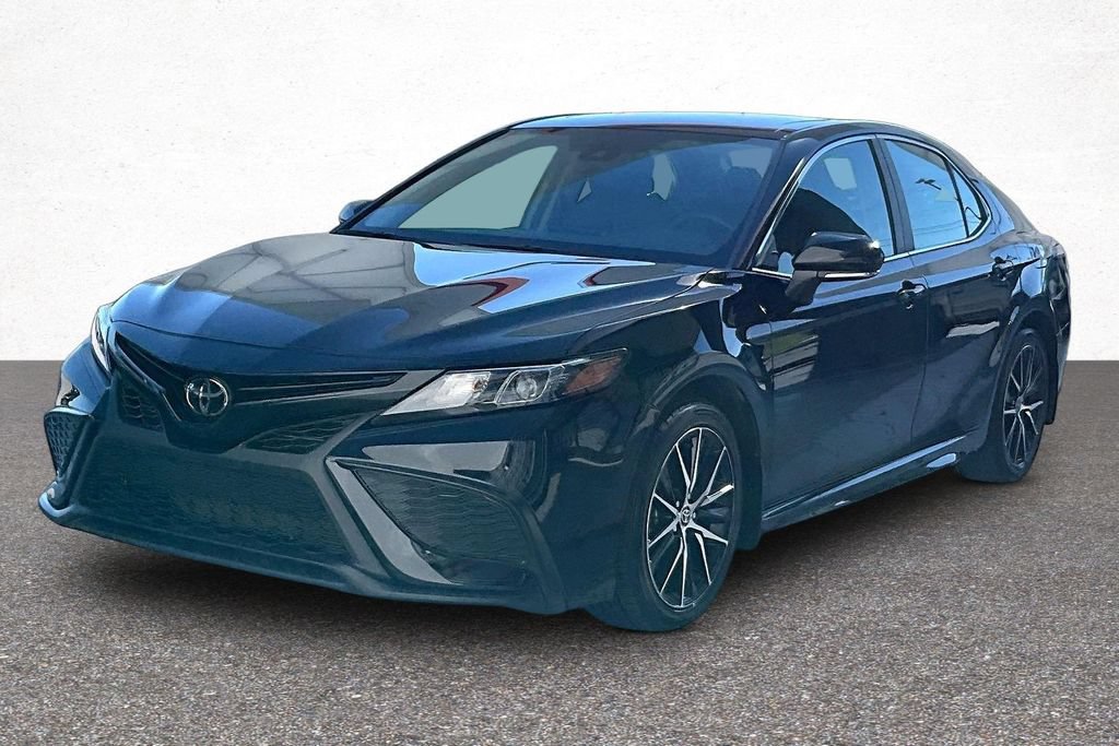 Used 2024 Toyota Camry SE w/ Cold Weather Package FWD image 4