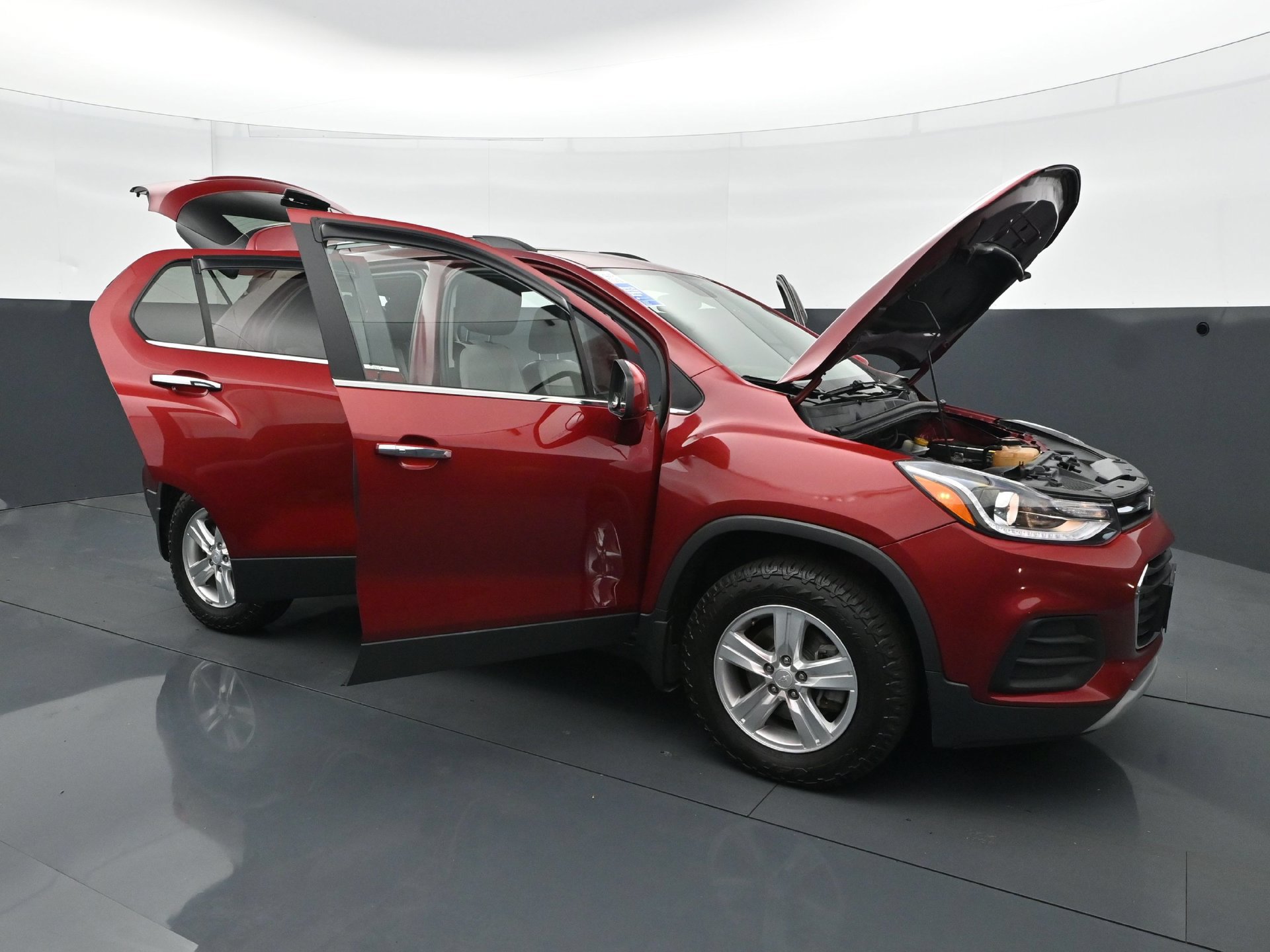 Used 2019 Chevrolet Trax LT w/ Sun & Sound Package AWD/4WD image 37