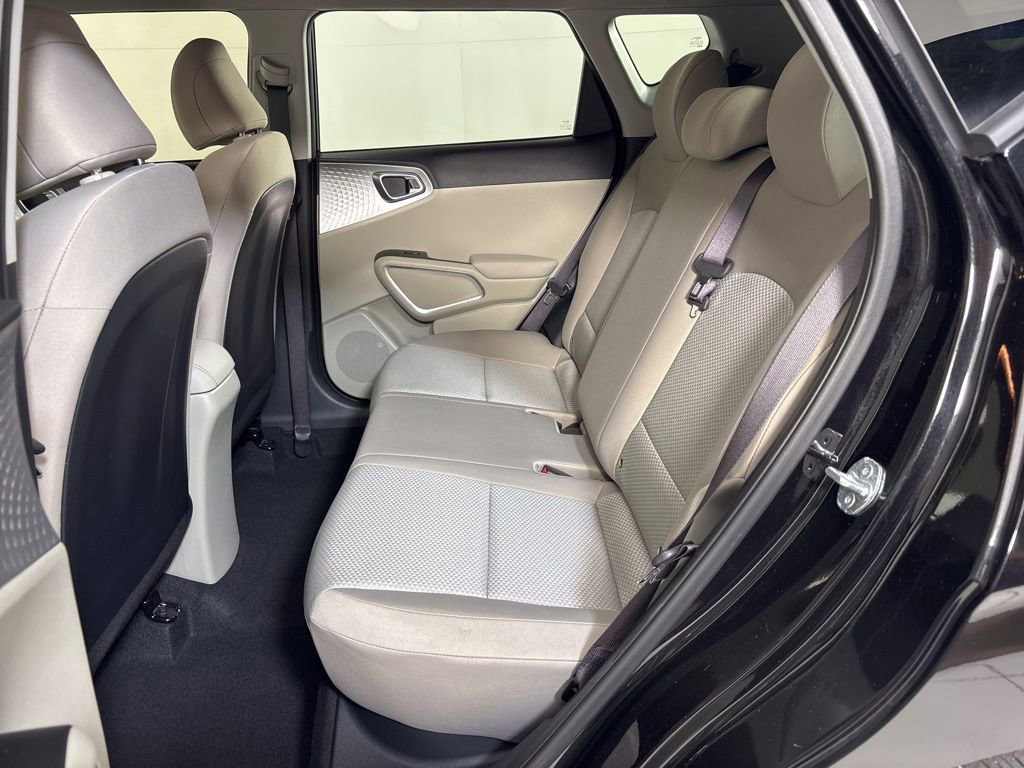 Used 2023 Kia Soul LX image 19