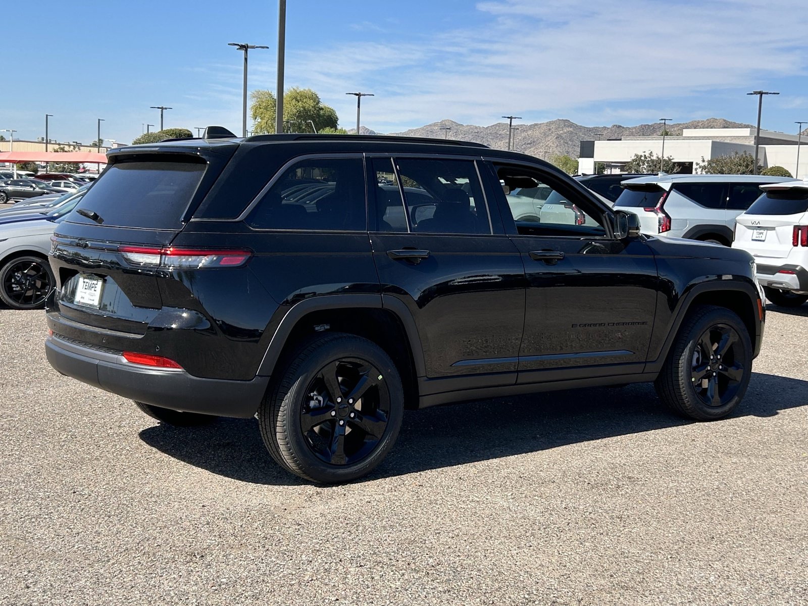 New 2026 Jeep Grand Cherokee Limited w/ Limited Altitude Package AWD/4WD image 4