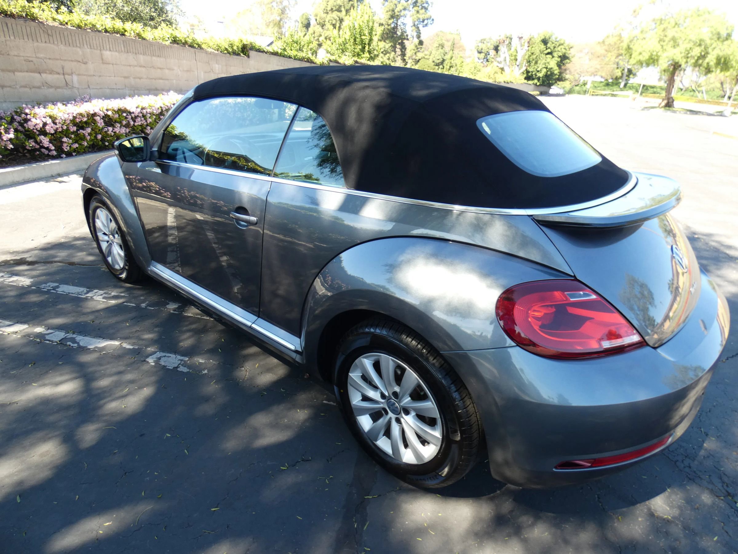 Used 2018 Volkswagen Beetle 2.0T S image 60