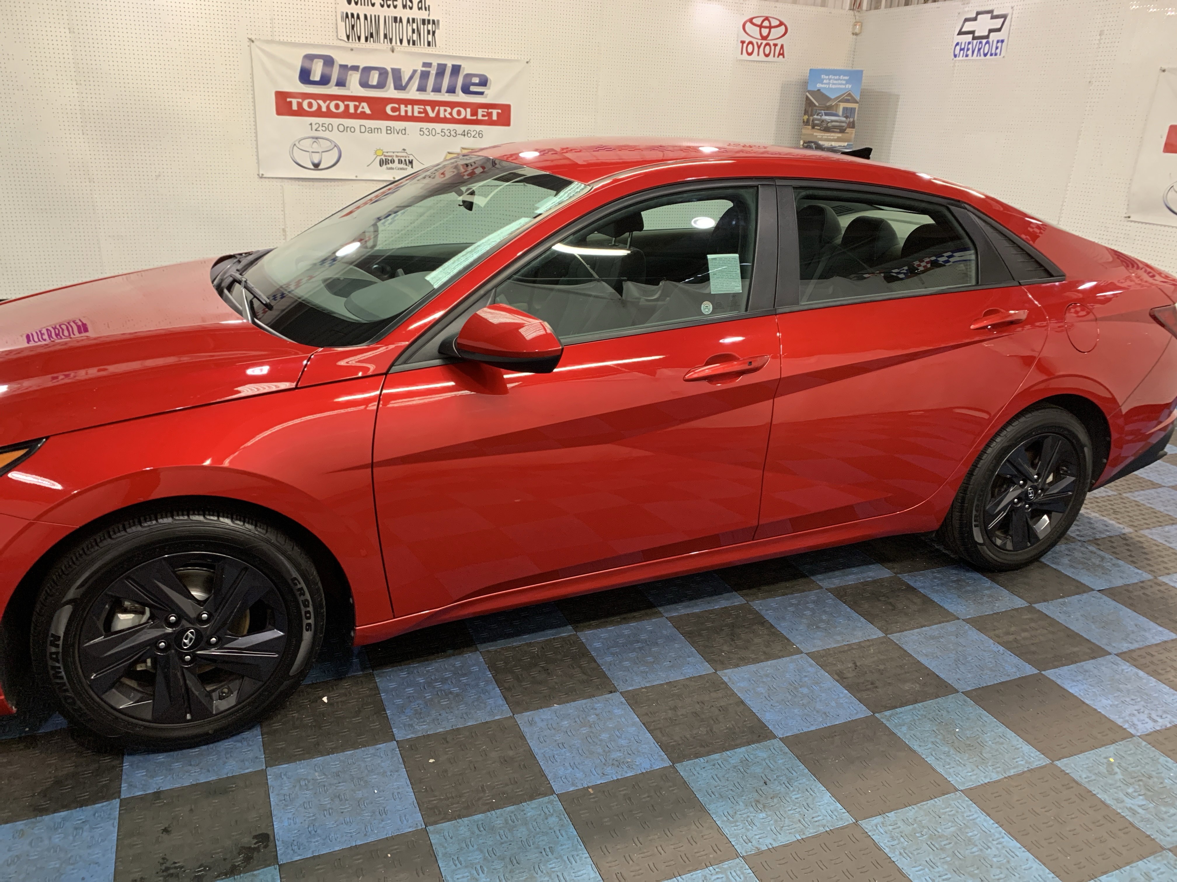 Used 2023 Hyundai Elantra SEL image 2