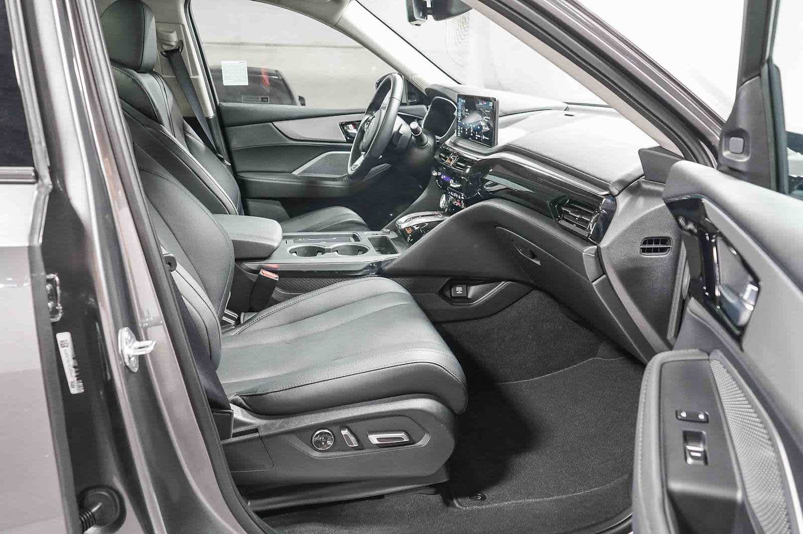 Used 2025 Acura MDX SH-AWD image 16