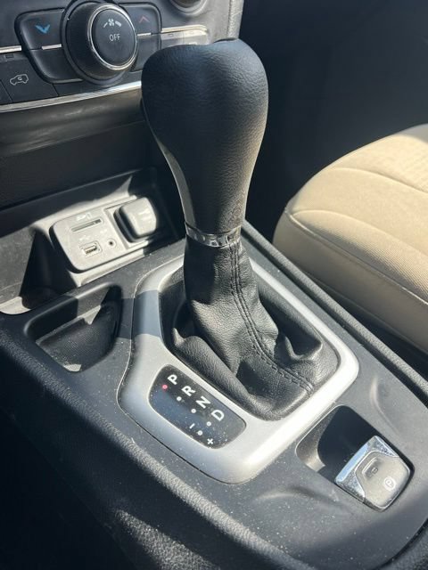 Used 2015 Jeep Cherokee Latitude FWD image 17
