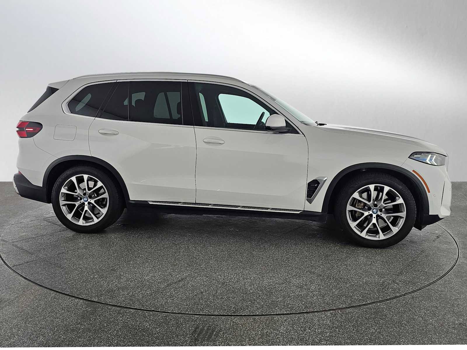 Used 2024 BMW X5 xDrive50e image 6