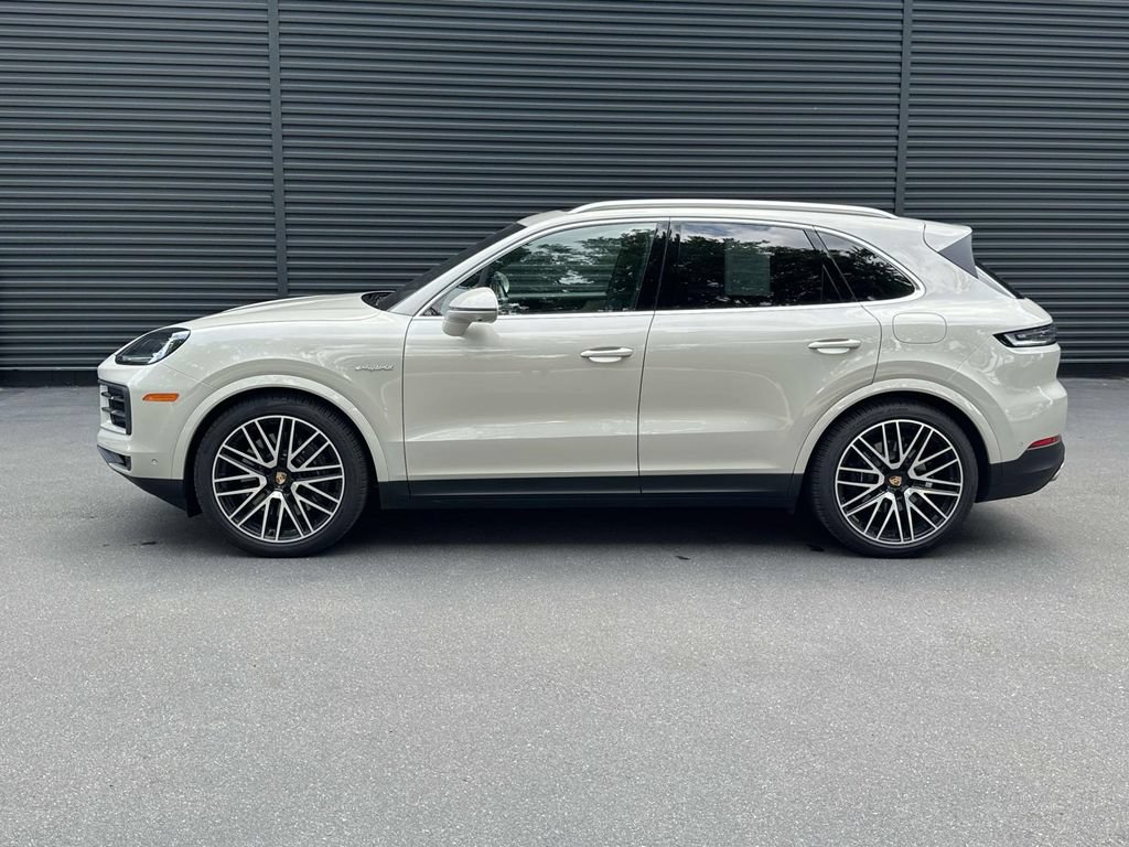 Certified 2025 Porsche Cayenne E-Hybrid AWD/4WD image 2