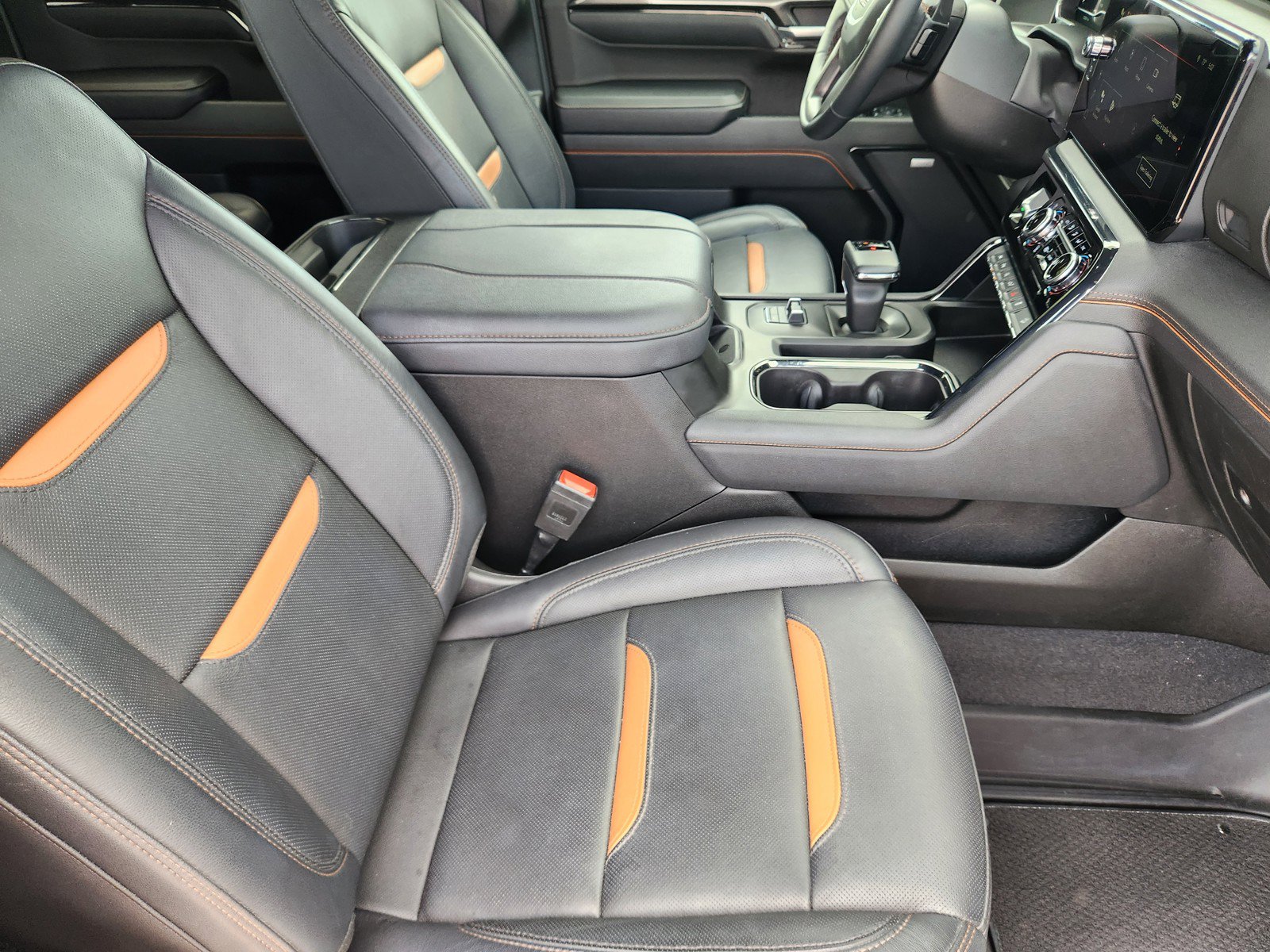Used 2024 GMC Sierra 1500 AT4 w/ Technology Package AWD/4WD image 12