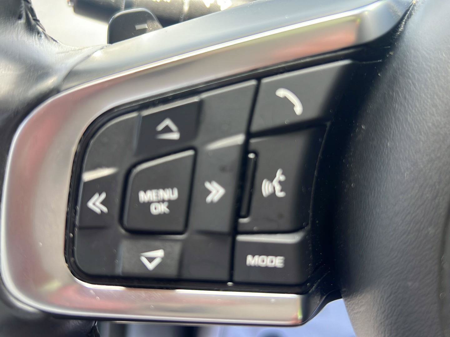 Used 2018 Jaguar F-PACE Portfolio AWD/4WD image 13